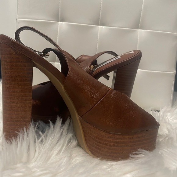 Steve Madden Shoes - Steve Madden faux leather heels